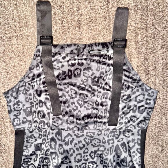 DAZY Women's Black Grey Cheetah Print Velour Shift Dress Size Medium - Picture 8 of 10